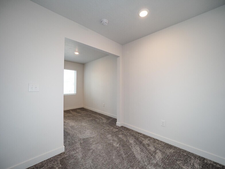 Building Photo - 1578 W Sparta Way