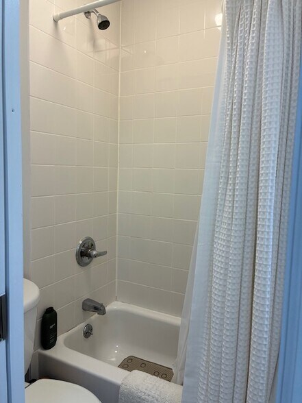 Bathroom - 816 Mill Plain Rd