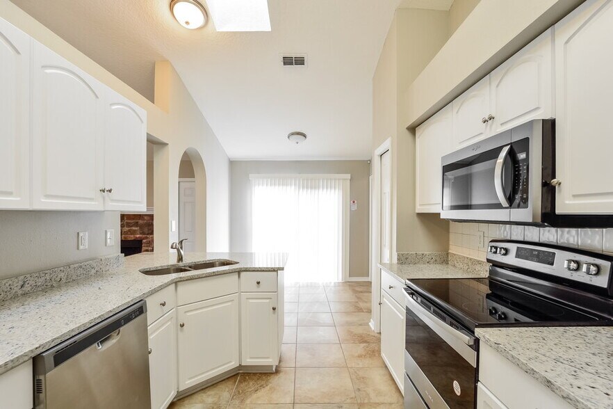 Building Photo - 2850 Surf Dr