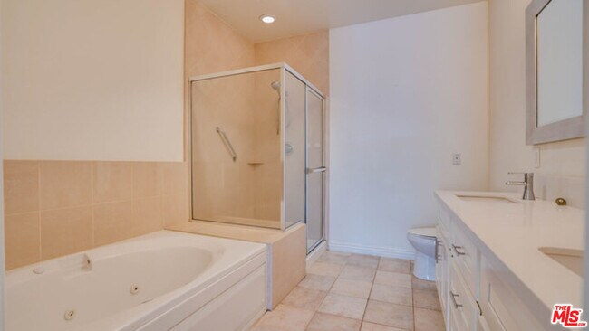 Building Photo - 4100 Wilshire Blvd