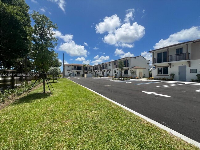 Building Photo - 199 Redland Rd
