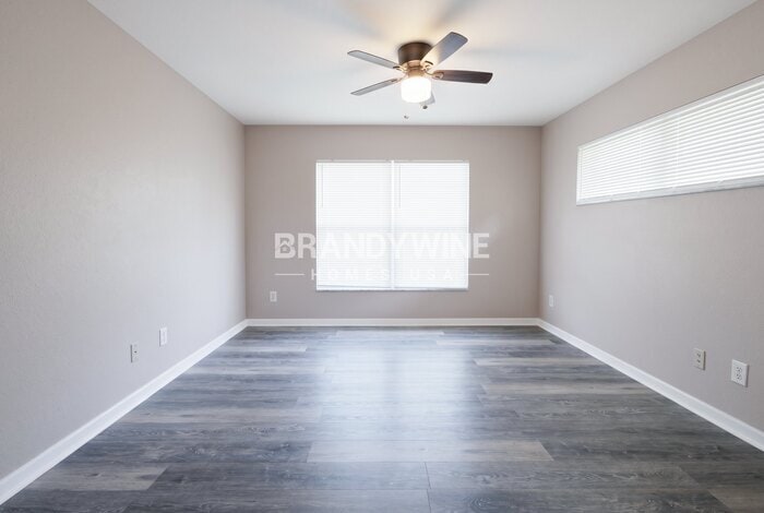 Building Photo - 2406 S Lake Ave