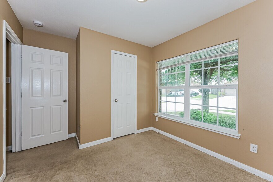 Building Photo - 10009 Quail Glen Dr