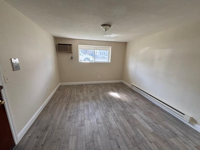 Building Photo - 656 Hyde Park Ave