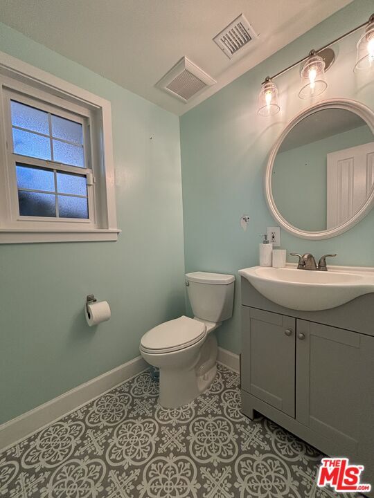 Building Photo - 10824 Paso Robles Ave