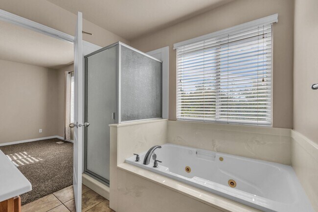 Building Photo - 574 E 200 N