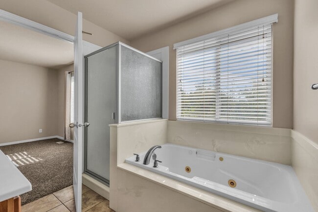 Building Photo - Beautiful 3 Bedroom Rambler in the Heart of Kaysville