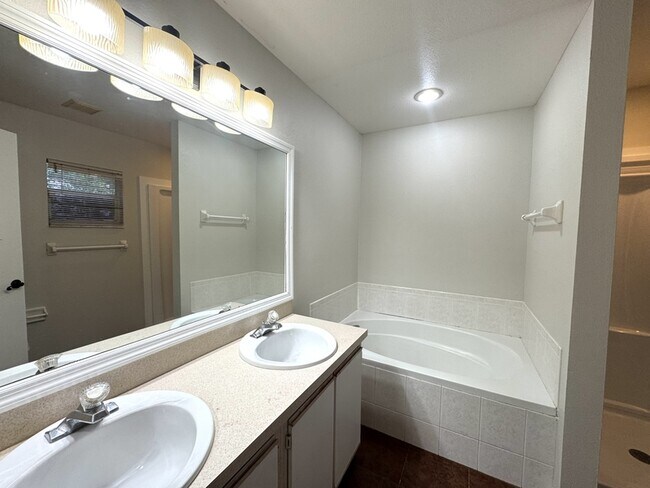 Building Photo - 2728 Corrigan Dr
