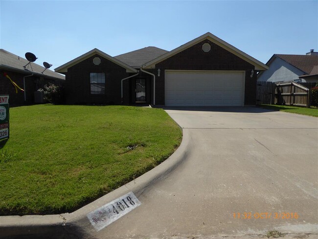 Building Photo - 4018 SW Mesquite Dr