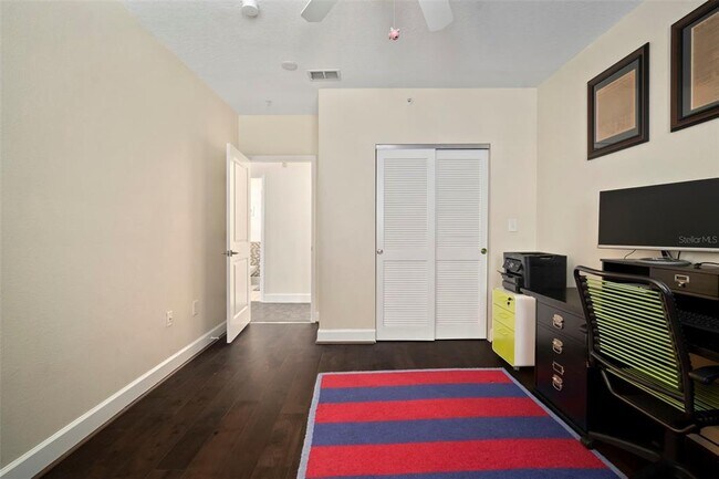 Building Photo - 435 S Oregon Ave