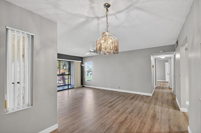 Building Photo - 805 Sky Pine Way
