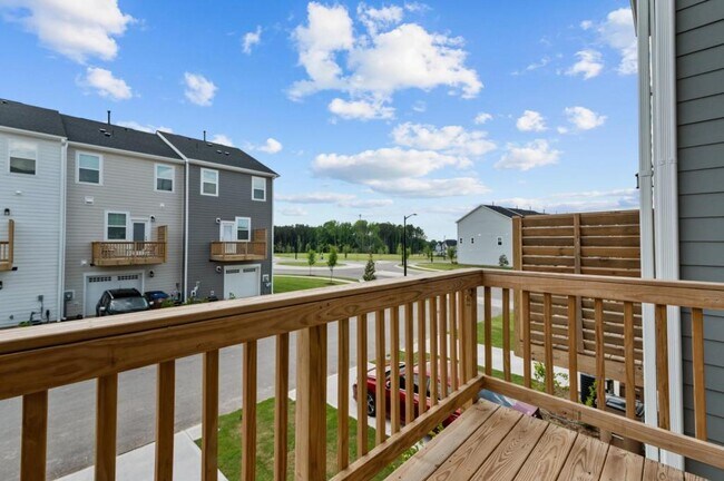 Building Photo - 720 Gimari Dr