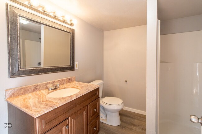 Building Photo - 2202 Monroe St