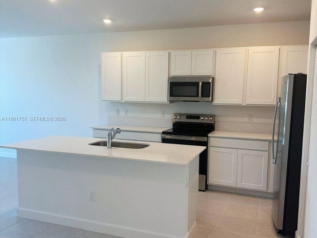 Building Photo - 363 SE Crossoak Ln