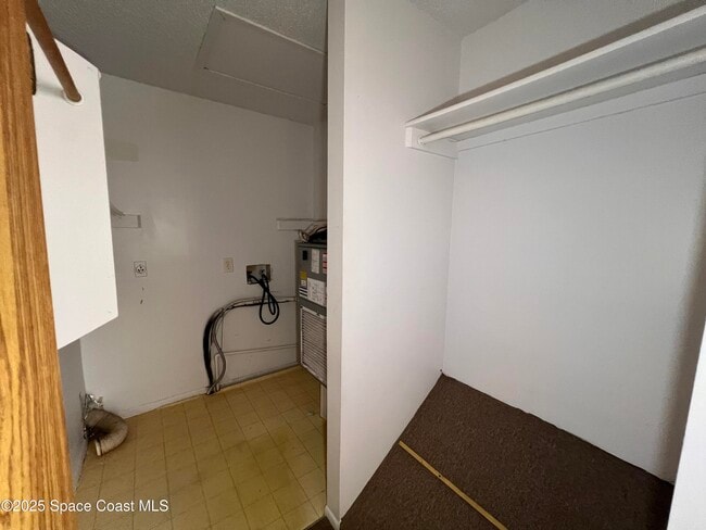 Building Photo - 3818 Overlook Dr