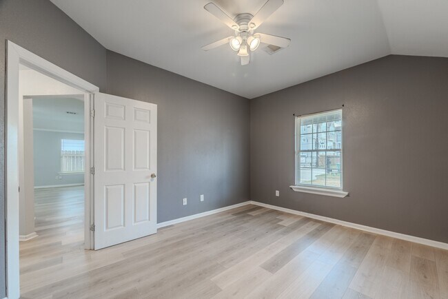 Building Photo - 834 Elkhart St