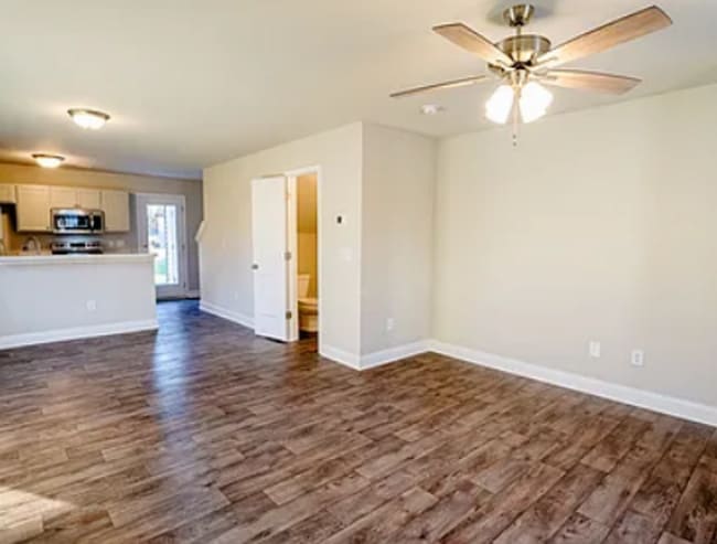 Building Photo - HALF OFF FIRST MONTH RENT ! ! !