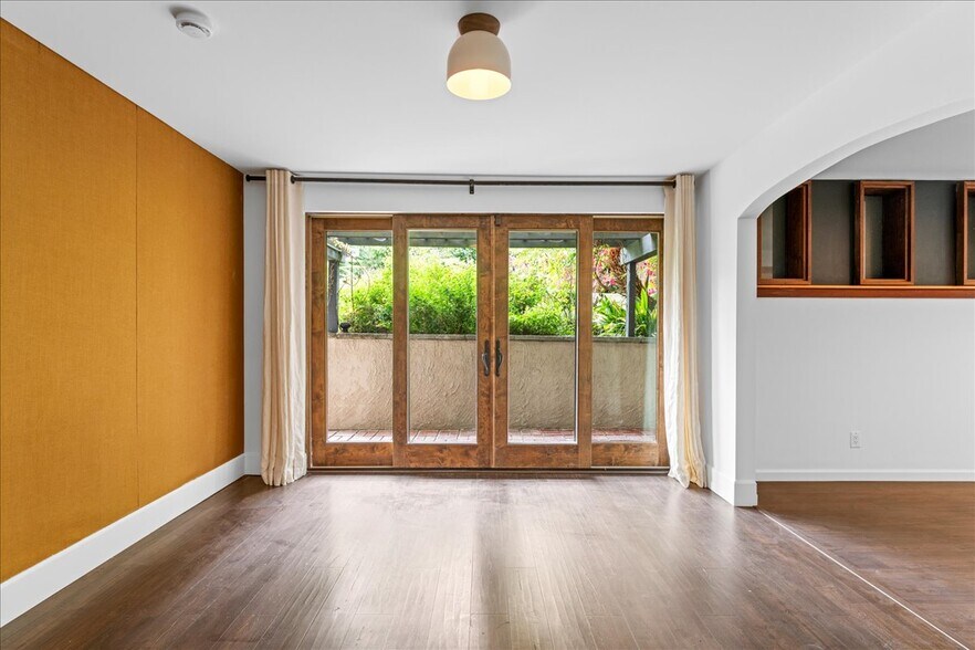 Private entrance - 473 Panoramic Hwy