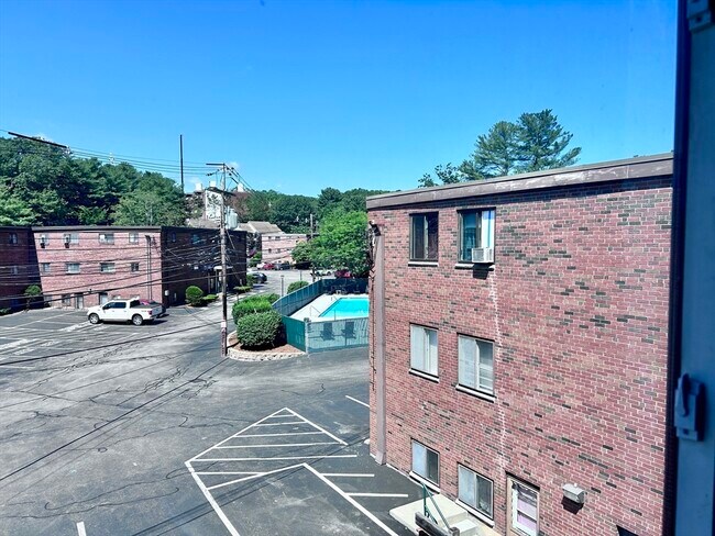 Building Photo - 73 Nicholas Rd