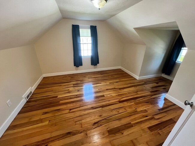 Building Photo - Beautiful Single Family Home in East Sprin...