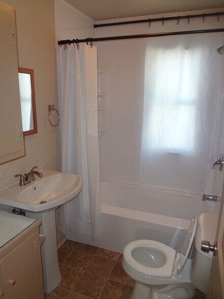 Building Photo - 34130 Davies Dr