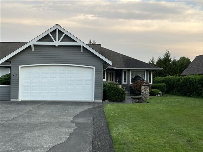 Building Photo - 219 W Maberry Dr
