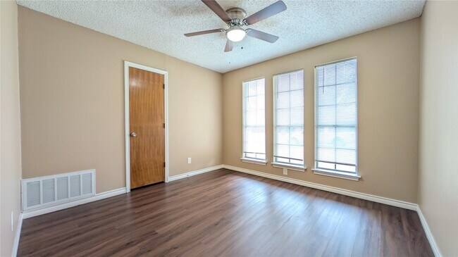 Building Photo - 429 Headlee St