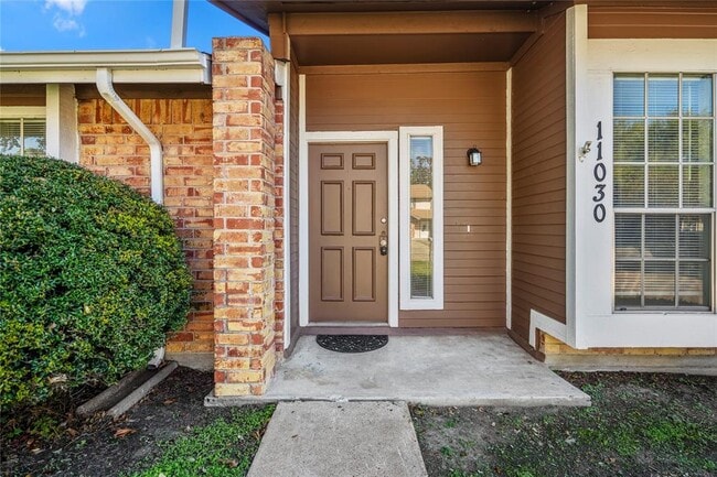 Building Photo - 11030 Hidden Bend Dr