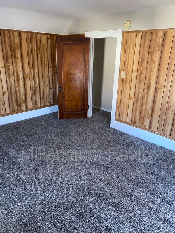 Building Photo - 67 Bentley St