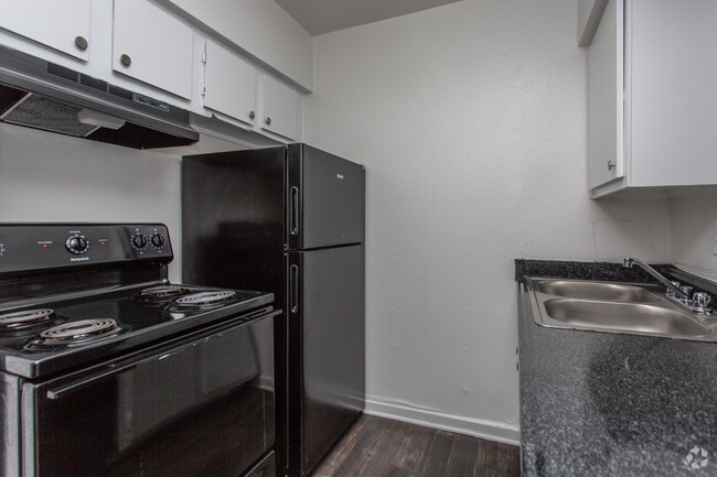 1 Br, 1 Ba- Kitchen - Ashford Crescent Oaks