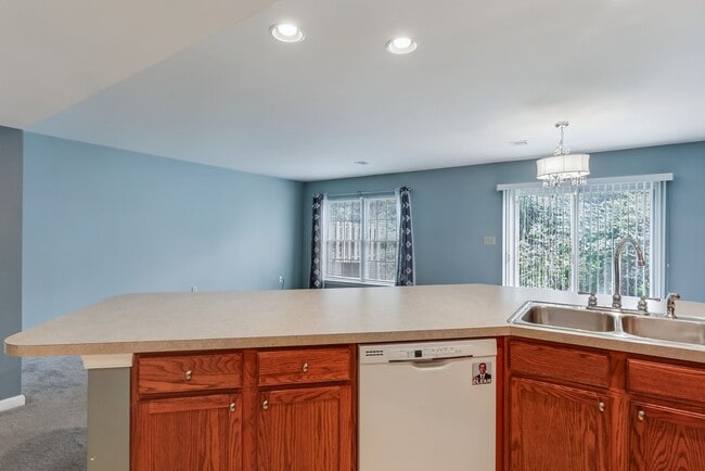 Building Photo - Three bedroom two and a half bathroom town...