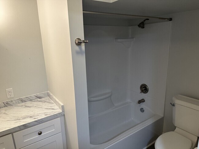 Building Photo - Nice Remodeled 1 bedroom apartment with ut...