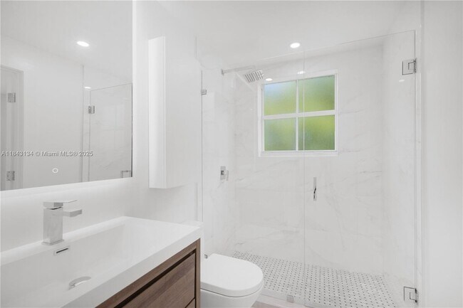 Building Photo - 3215 NE 184th St