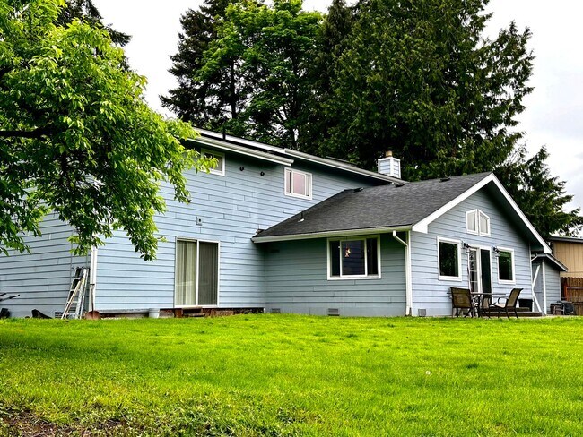 Building Photo - Rare Kent Gem, 3 BR | 3 BA | 2 DEN | 0.41 ...
