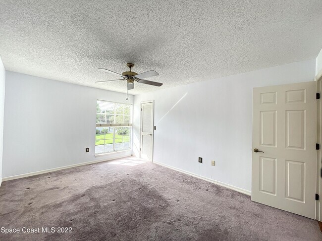 Building Photo - 7040 US-1