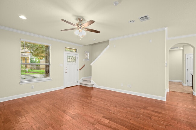 Building Photo - 6708 Menchaca Rd