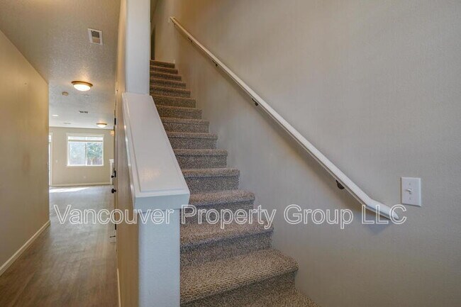 Building Photo - 5809 NE 71st Ave
