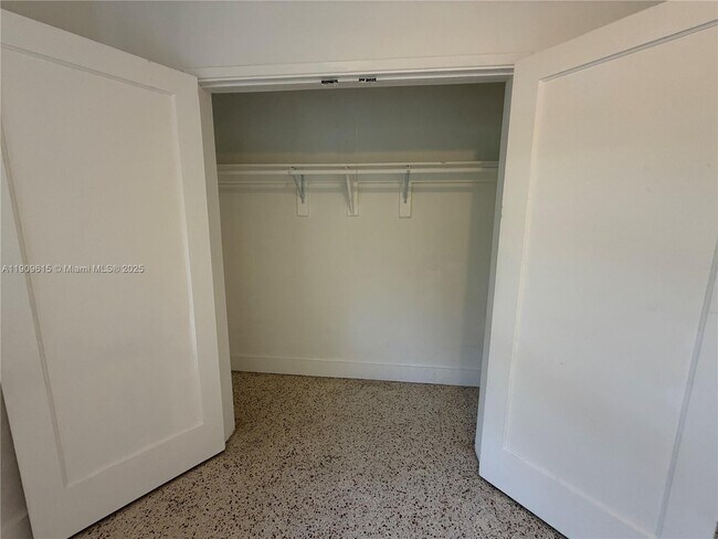 Building Photo - 600 SW 10th St