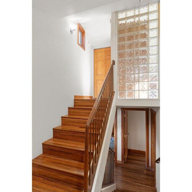 Building Photo - 747 W Pacific Ave