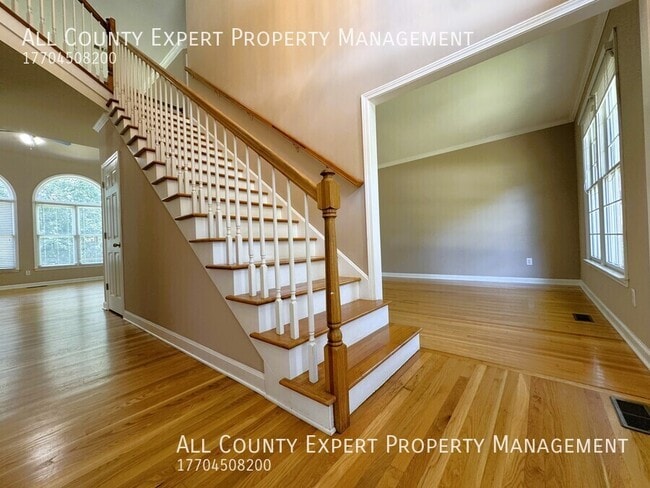 Building Photo - 4402 Fairecroft Terrace