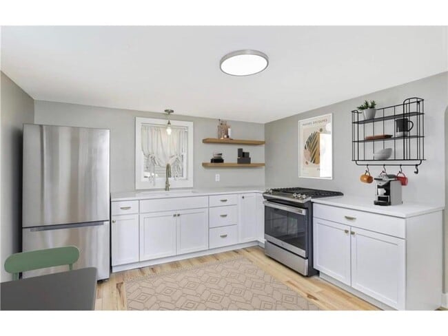 Building Photo - 20660 Holyoke Ave