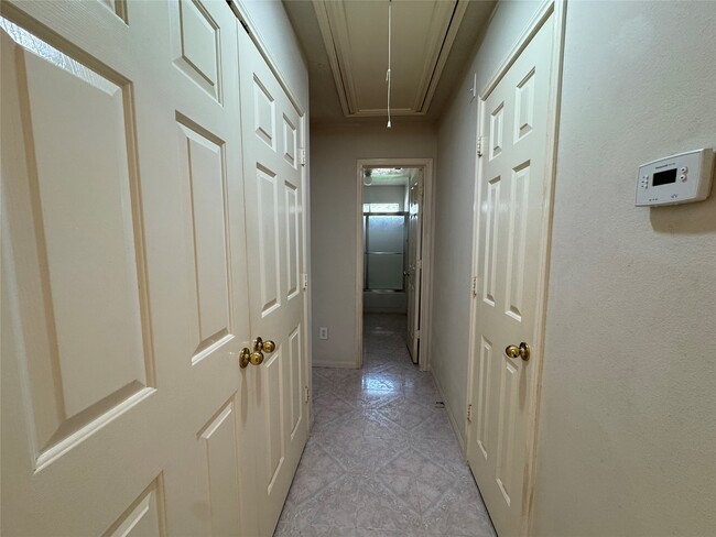 Building Photo - 6110 Villa Hills Dr