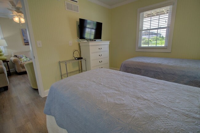 Building Photo - Year Round 2BR 1BA Unit On Topsail Island