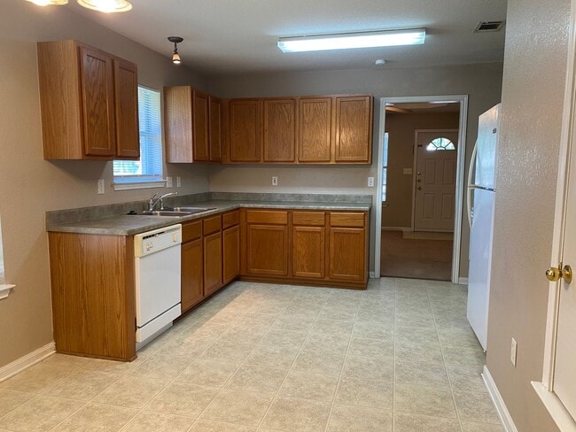 Building Photo - 3 BEDROOM CLOSE TO UMHB