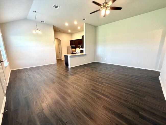 Building Photo - Come live in Knox Ridge!