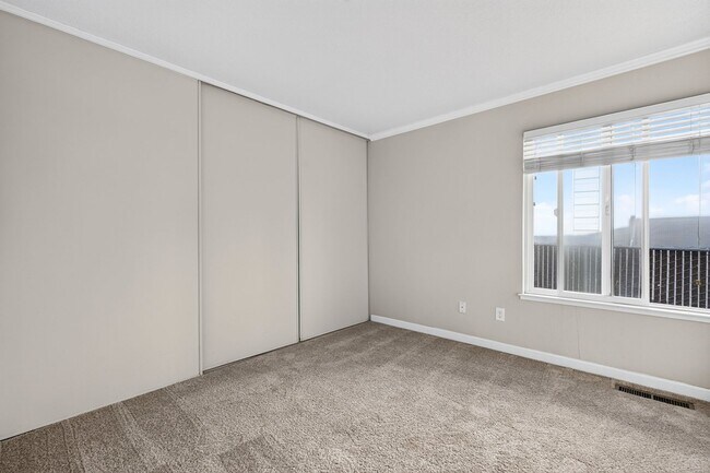 Building Photo - Updated Walnut Creek Condo | 2 Bed • Pool • In-Unit Laundry • Near BART