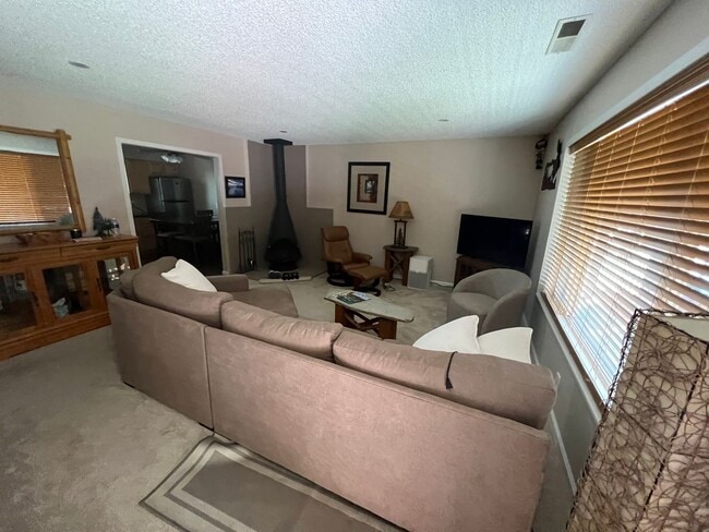 Building Photo - Monthly Rental Available mid-March until end of January 2026