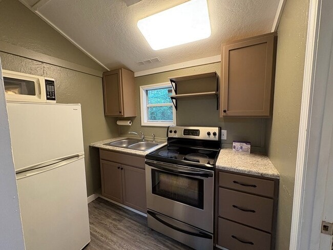 Building Photo - 794 Belle Dowdle Rd