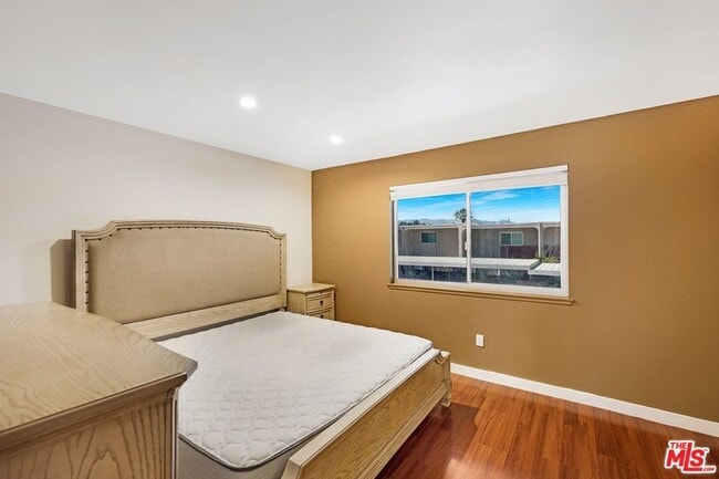 Building Photo - Furnished (also available unfurnished - please inquire) 3-Bedroom Townhome in a Gated Palm Spring...