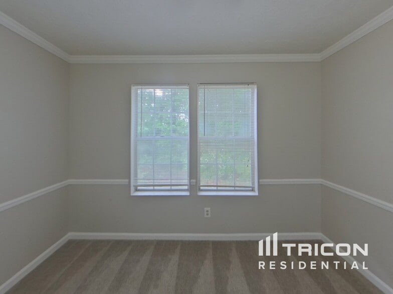 Building Photo - 5242 Selene Dr